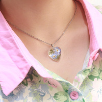 Collier pendentif fleur de l'Amour, fleur naturelle éternelle, chaîne de clavicule, artisanat en résine époxy haute transparence fait main