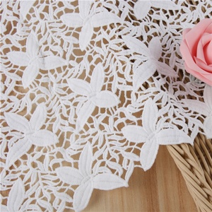 Accessoires de broderie d'ordinateur de tissu de dentelle de soie de lait soluble dans l'eau haut de gamme pour robes et vêtements pour sacs - Product Image 5