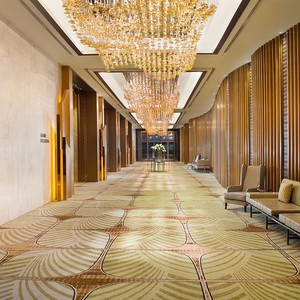 Moquette de hall d'hôtel 5 étoiles, tissée sur mesure, en laine Axminster, motif doré de luxe, tapis large, pour l'hôtellerie des Émirats arabes unis et d'Arabie Saoudite, du mur au mur - Product Image 5