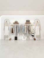 Conception de mobilier sur mesure pour boutique, présentoirs métalliques pour vêtements, étagères de présentation de vêtements commerciaux, design d'intérieur pour boutique de vêtements féminins