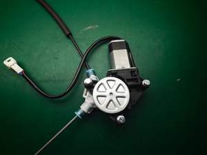 Pièce automobile de haute qualité 83402-65D10 Moteur de lève-vitre électrique <span class=keywords><strong>FR</strong></span> 83401-65D10 Kit pour SUZUKI <span class=keywords><strong>GRAND</strong></span> VITARA 99- / LX-7 01 - Product Image 2