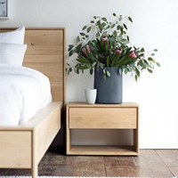 Table de chevet nordique traditionnelle en bois massif avec 1 tiroir de rangement, idéale pour hôtel, maison, chambre et salon, compacte