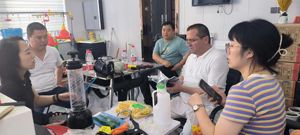 Mangeoire à porcelets à 8 trous double face en matériau composite pour porcelets d'élevage - Product Image 6