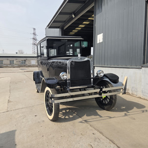 Auto Clásico Negro Vintage con Neumáticos Blancos Crema y Parrilla Cromada Vista Frontal - Product Image 4