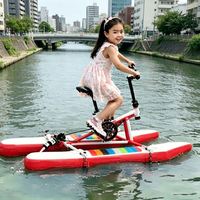 Vélo aquatique à pédales pour enfants, style SUP, ponton flottant plat, cadre en aluminium, résistant à l'usure, rangement facile, vente en gros depuis la Chine Lumark