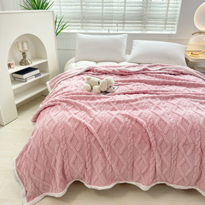 Ropa de cama de lujo de Jacquard tejido acogedor con estampado personalizado, manta de lana de felpa suave con rayas sólidas para uso en cama o sofá en invierno - Product Image 2
