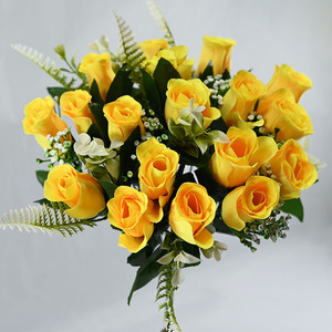 Bouquet <span class=keywords><strong>di</strong></span> Rose Artificiali in <span class=keywords><strong>Velluto</strong></span> - Design Realistico, Durevole e Leggero, Ideale per Festa della Mamma, Natale e Capodanno - Product Image 4