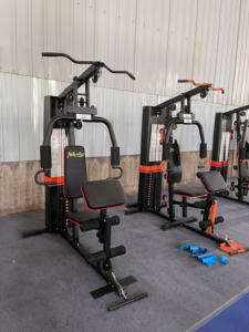 Equipo de gimnasio de entrenamiento en casa para interior de tres personas <span class=keywords><strong>entrenador</strong></span> multifuncional <span class=keywords><strong>Fitness</strong></span> Power Rack <span class=keywords><strong>entrenador</strong></span> de culturismo 3 en 1 estación - Product Image 2