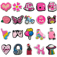 Nouvelles chaussures Croc esthétique Y2K rose vif, motif dessin animé 3D, imperméables, durables, avec fleurs détachables, ensemble de breloques décoratives DIY pour chaussures