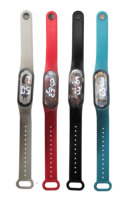 Ventas directas de fábrica-Nuevo reloj digital Marvel Spider Man Iron Man para niños Niños Sport Oval Case Flip Projection Toy