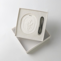 Diffuseur d'arômes en pierre suspendu pour voiture, désodorisant en céramique, plâtre, porcelaine, diffuseur d'huiles parfumées en forme de fleur, décoration de placard, cadeau
