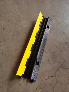 2 kênh bảo vệ dây dây đoạn đường nối đường lái xe cao su giao thông Tốc độ va chạm cáp bảo vệ - Product Image 3