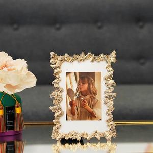 <span class=keywords><strong>Cadre</strong></span> photo personnalisé lumière luxe papillon <span class=keywords><strong>doré</strong></span> <span class=keywords><strong>cadre</strong></span> photo de haute qualité élégant <span class=keywords><strong>cadre</strong></span> photo de mariage de style européen - Product Image 3