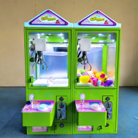 Mesin Penjepit Mainan Mini Indoor untuk Anak-anak dengan Kontrol Joystick, Tombol Bulat, Kabinet Hadiah Kaca, dan Lampu LED