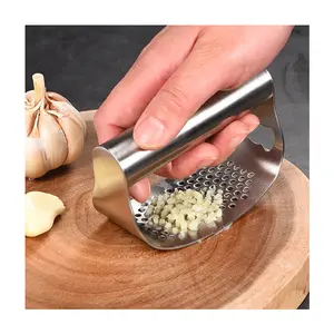Dropshipping Europe Hot sale new kitchen tool garlic separator bottle opener garlic peeler