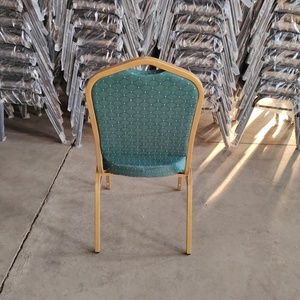 Chaise <span class=keywords><strong>de</strong></span> banquet empilable dorée pour événements, hôtels, salles <span class=keywords><strong>de</strong></span> réception et cuisines – Vente en gros - Product Image 3