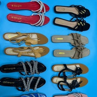 SJX051 Chaussons d'intérieur plats confortables à bout fendu pour femmes, modèle été décontracté, tendance mode, vente en gros, 1,15 dollar
