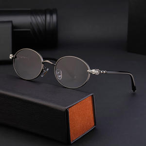 Lunettes de soleil sur mesure de style européen et américain à petite monture pour femmes, protection UV400, verres en PC, style Instagram, emballage en boîte - Product Image 2