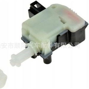 มอเตอร์ล็อคฝาถังน้ำมัน 1J0810773B สำหรับรถยนต์ Volkswagen Sagitar ชิ้นส่วนพลาสติก Sy-326 - Product Image 3