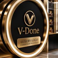 Ensemble de présentoirs de parfums haut de gamme, panneau noir mat, finition dorée, éclairage LED annulaire, solution de présentation de parfums pour la vente au détail