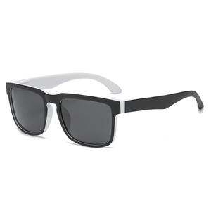 Lunettes de soleil sportives légères à monture intégrale en plastique avec logo personnalisé, polarisées UV400, unisexe, couleur blanche, vente en gros 2024 - Product Image 4