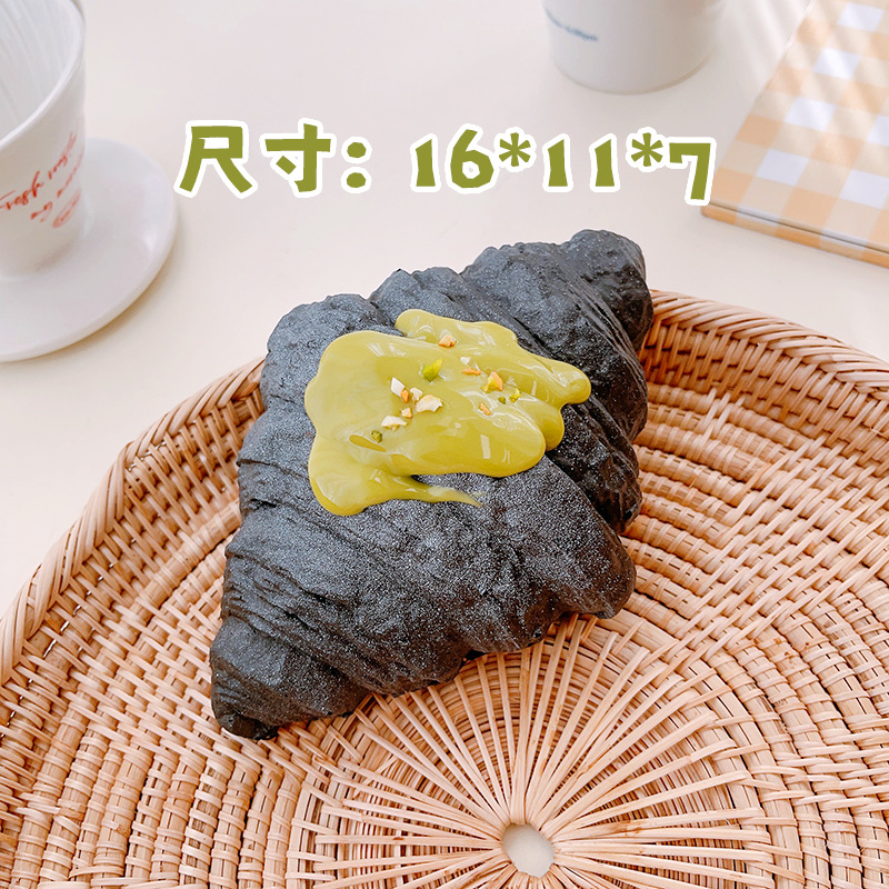 Black Gold Croissant