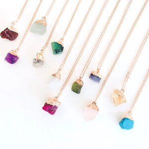 HWASAN Trendy Geometrik Altın Kaplama Paslanmaz Çelik Zincir Doğal Kristal Taşlı Kolye - Product Image 3