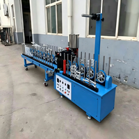 Machine automatique d'enveloppement de profilés en bois MDF pour la production de cadres de portes, la lamination de placages en papier et la fabrication de moulures de meubles