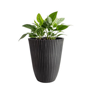 Macetas de plástico ligeras de primera calidad Elegante maceta decorativa moldeada por compresión con acabado vertical negro para jardín doméstico - Product Image 5