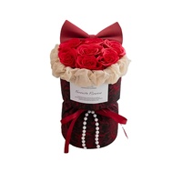 Vente en gros de savon en forme de bouquet de roses, boîte cadeau avec grand nœud et décoration de perles, 3 couleurs : rouge, rose, violet, Saint-Valentin, directement de l'usine