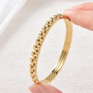 Brazalete Geométrico Unisex de Acero Inoxidable Chapado en Oro de 18K, Diseño Minimalista de Lujo, Texturizado, Venta al Por Mayor, Diseño Exclusivo - Product Image 2