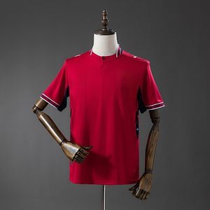 Completo Sportivo Rosso Personalizzato con Stampa Floccata per Squadre di Calcio Mondiali 2026 - Product Image 1