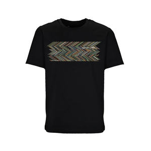 เสื้อยืดถักแบบลำลองที่ให้ความรู้สึกแบบสตรีทแวร์สมัยใหม่ด้วยผ้าคุณภาพที่ระบายอากาศได้ดีและสวมใส่สบายสำหรับชุดทั้งวัน - Product Image 1