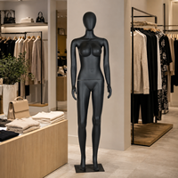Mannequin Femme Grande Taille en Plastique, Finition Noire Élégante pour Magasins de Vêtements et Intérieurs de Boutiques – Présentation Visuelle