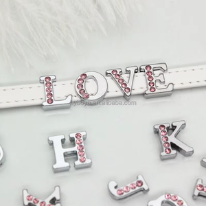 8mm di colore rosa metà strass lettere Charms alfabeto <span class=keywords><strong>A-Z</strong></span> per bracciale colletto per animali domestici portachiavi donna uomo fai da te creazione di gioielli - Product Image 4