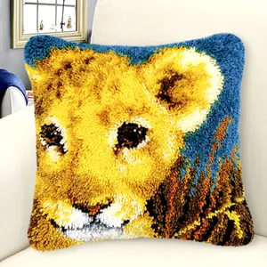 <span class=keywords><strong>Kit</strong></span> de gancho de pestillo moderno de lienzo impreso personalizado, patrones de León y animales, funda de almohada, Kits de cojines para adultos principiantes - Product Image 1