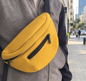 Riñonera de neopreno con logo personalizado, unisex, negra, ligera, impermeable, bandolera portátil para deportes al aire libre - Product Image 3