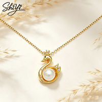 Collar con Colgante de Cisne, Chapado en Oro de 18K, Resistente al Deslustre, con Perla de Imitación, Cadena Delicada, Joyería Shiyi SY
