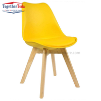 Chaise de bureau nordique moderne avec pieds en bois, chaise de salle à manger Tulip avec coussin et dossier en forme de coquille pour cuisine, hôtel, café, maison