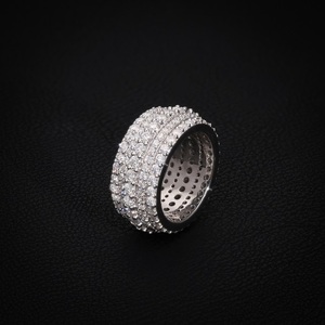 แหวนฮิปฮอปแบบ Eternity Band ชุบทองคำขาว 925 ประดับเพชร VVS Moissanite 5 แถว ระดับ GRA สไตล์แร็ปเปอร์ หรูหรา ระยิบระยับ - Product Image 1