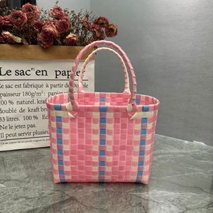 Sac fourre-tout en plastique tressé style frais, panier cadeau, sac à main, sac à bandoulière décontracté et tendance pour la plage, idéal pour les voyages et les souvenirs pour femmes - Product Image 3