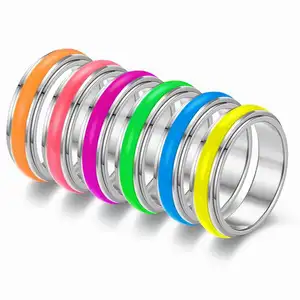 แหวนหมุนสแตนเลสเรืองแสงสำหรับผู้หญิงขนาด6มม. ของขวัญส่งเสริมการขายแหวนเรืองแสงในวงแหวนสีเข้ม