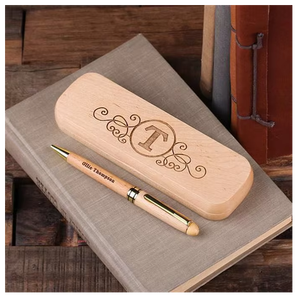 Set di Penne Executive in Legno Incise, Penne Esclusive Personalizzate per Regalo di <span class=keywords><strong>Laurea</strong></span> con Astuccio Personalizzato - Product Image 1