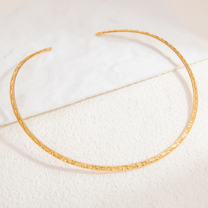 Collier ouvert minimaliste de style européen et américain en acier inoxydable plaqué or 18 carats, fil de 3 mm, pour femmes, à porter au quotidien - Product Image 4