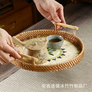 Plateau à thé rond en osier avec motif végétal, plateau de rangement décoratif pour servir et présenter - Product Image 1