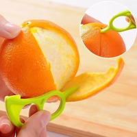 Schattige muisvormige plastic citrus schiller, handzaam met ring voor de vinger, herbruikbaar, draagbaar, makkelijk schoon te maken, keuken gadget