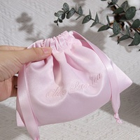 Sac à cordon en Satin épais rose de luxe pour le stockage de maquillage cosmétique Logo personnalisé imprimé cheveux cadeau emballage poussière pochette en Satin de soie