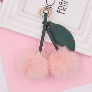 En gros, Porte-clés pompon en fourrure mini cerise motif dessin animé, accessoires boule en peluche, pendentif de sac à main, porte-clés pompon cerise - Product Image 4