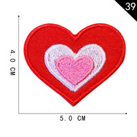 Patch brodé thermocollant personnalisé en forme de cœur, coloré et écologique, avec lettres décoratives pour vêtements/sacs/chapeaux – Vente en gros