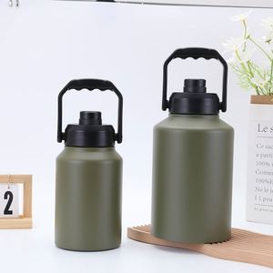Bouteille d'eau isotherme en acier inoxydable de 128 oz (un gallon) avec couvercle à paille, double paroi sous vide - Product Image 1
